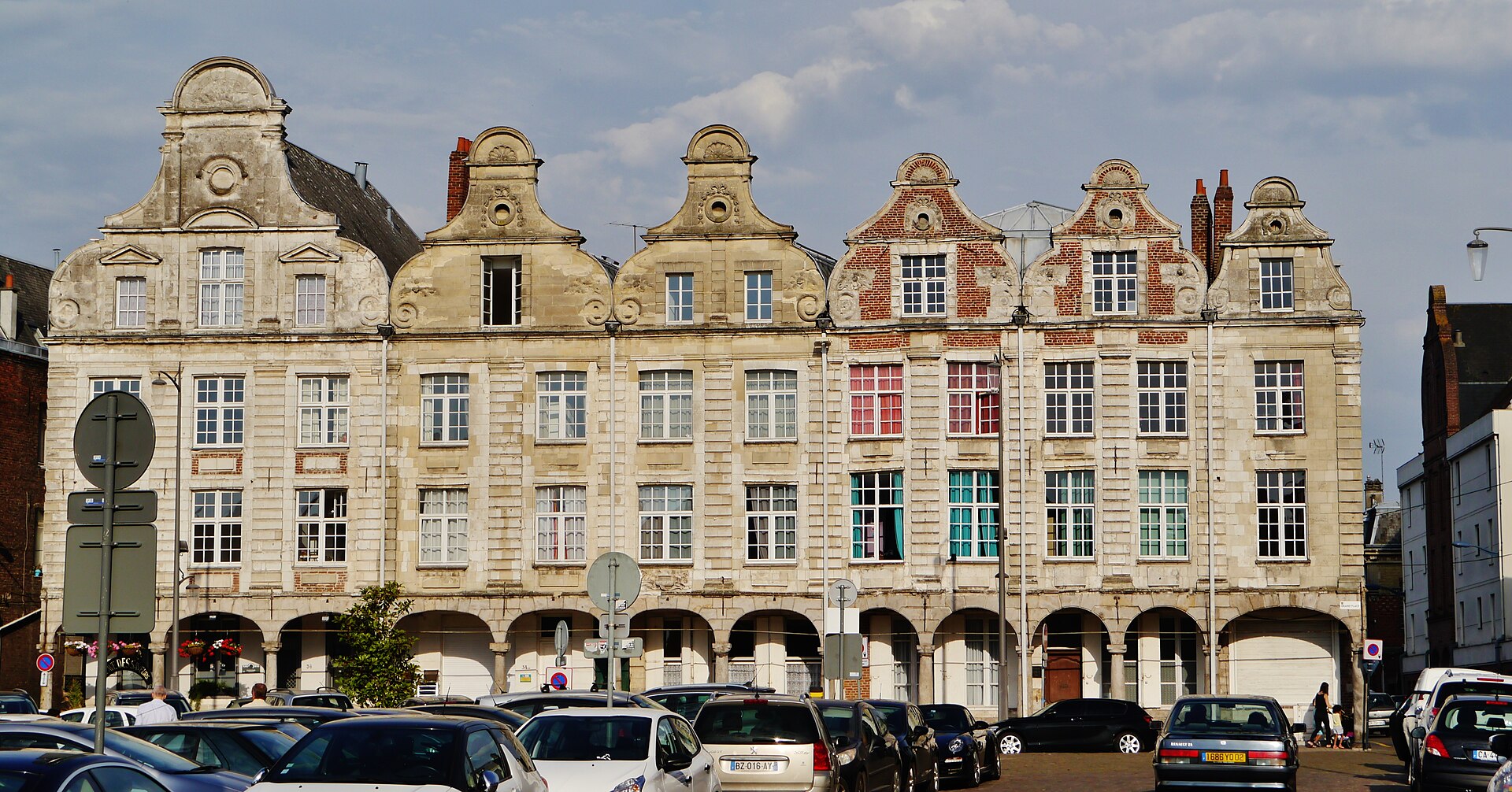 Vue de Arras, Lens et le bassin minier pour préparer un séjour en Hauts-de-France