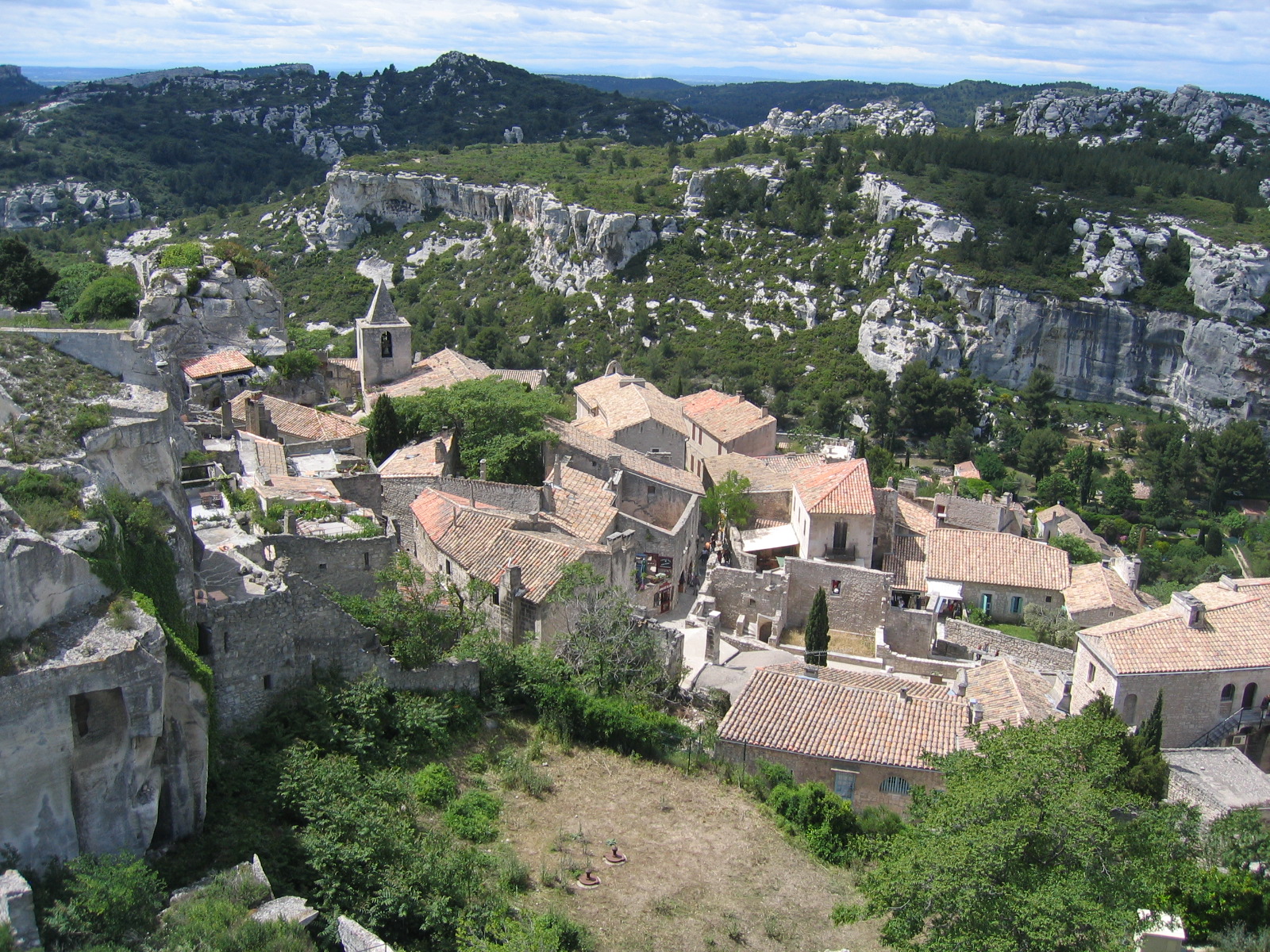 Vue de Avignon, les Alpilles et les Baux-de-Provence pour préparer un séjour en Provence-Alpes-Côte d’Azur