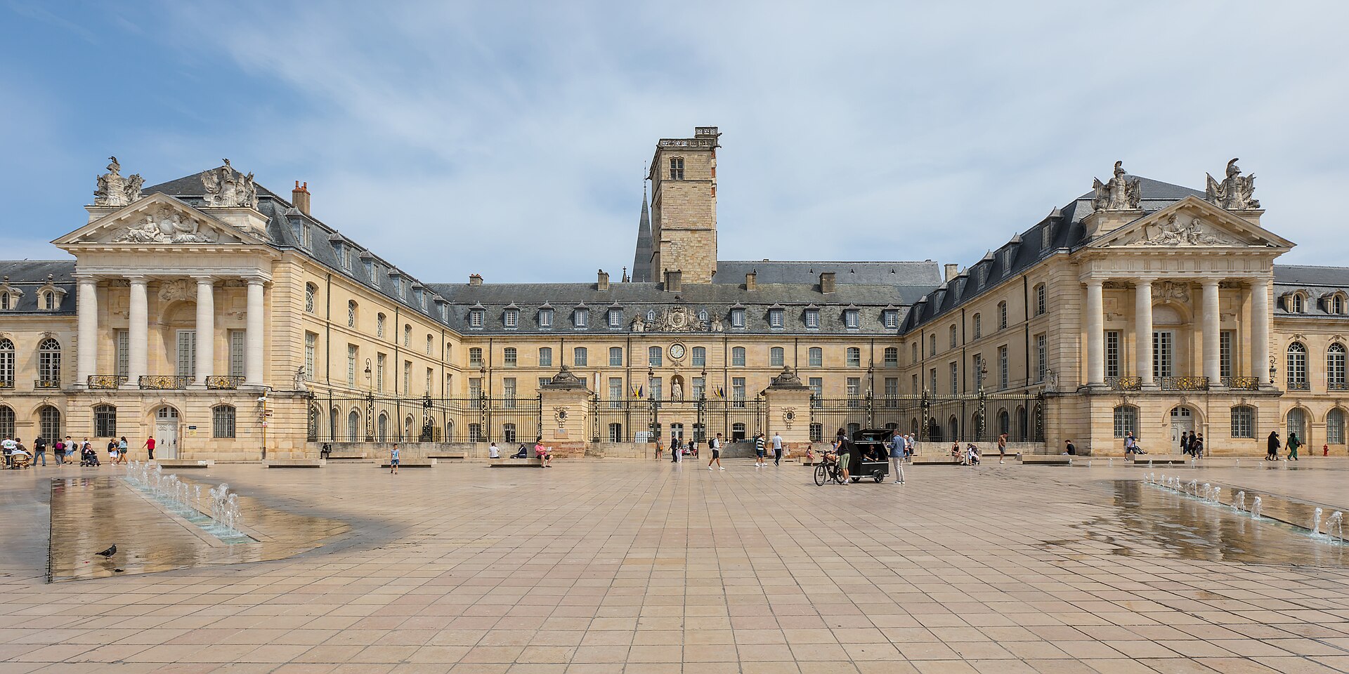 Vue de Dijon et la côte de Nuits pour préparer un séjour en Bourgogne-Franche-Comté
