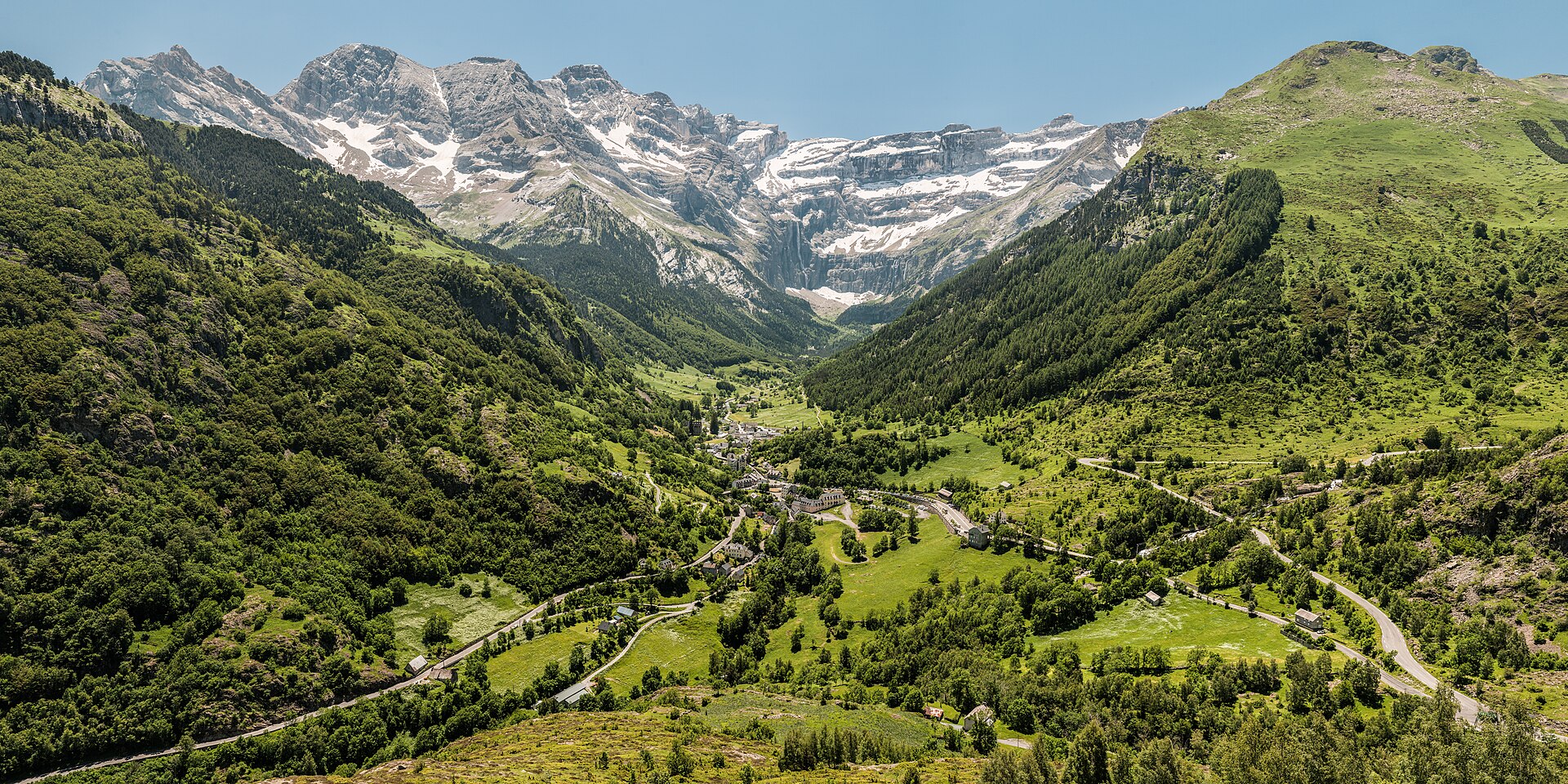 Vue de Gavarnie, Cauterets et les vallées pyrénéennes pour préparer un séjour en Occitanie