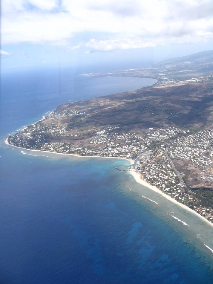 Vue de Saint-Denis, la côte ouest et le lagon réunionnais pour préparer un séjour en La Réunion