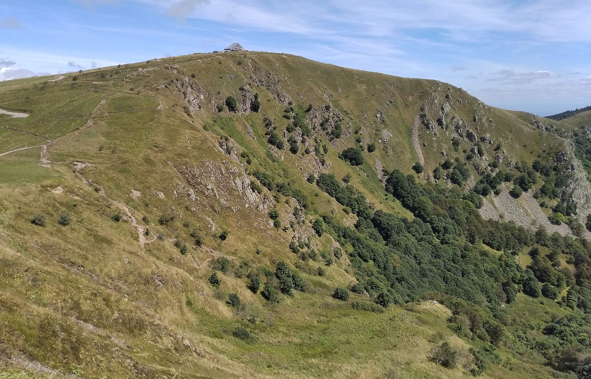 Vue de les Vosges, leurs lacs et leurs crêtes pour préparer un séjour en Grand Est