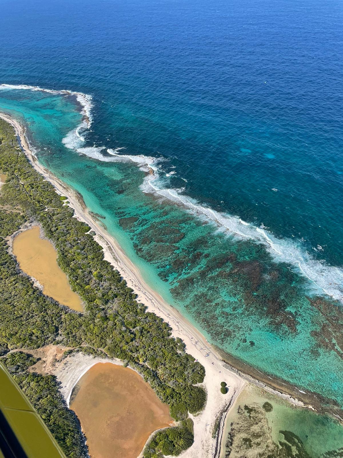 Plage tropicale et lagon en Guadeloupe