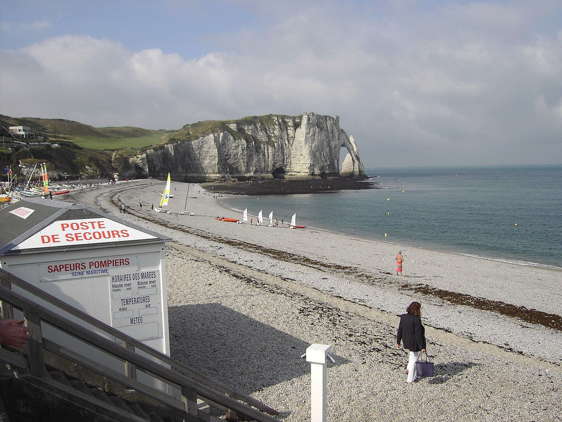 Falaises d’Étretat en Normandie au bord de la mer