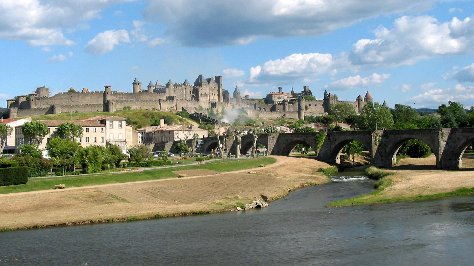 Paysage de Carcassonne et le pays cathare pour préparer un séjour en France